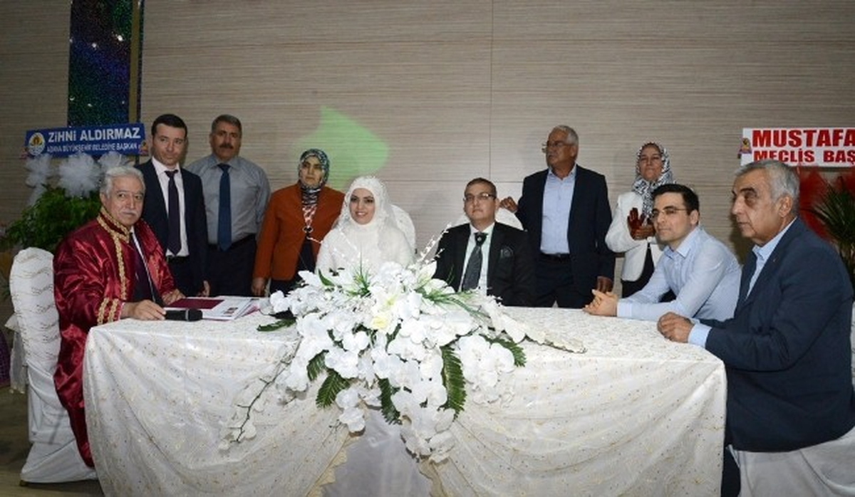 Zihni Aldırmaz Nikah Kıydı