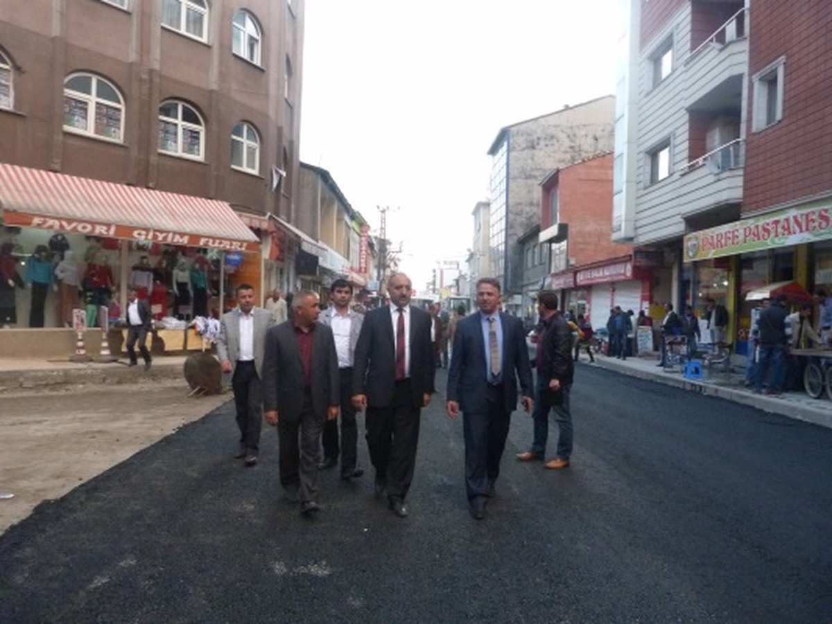 Ağrı Belediyesi Bayramda Asfalt Calışmasına Devam Etti