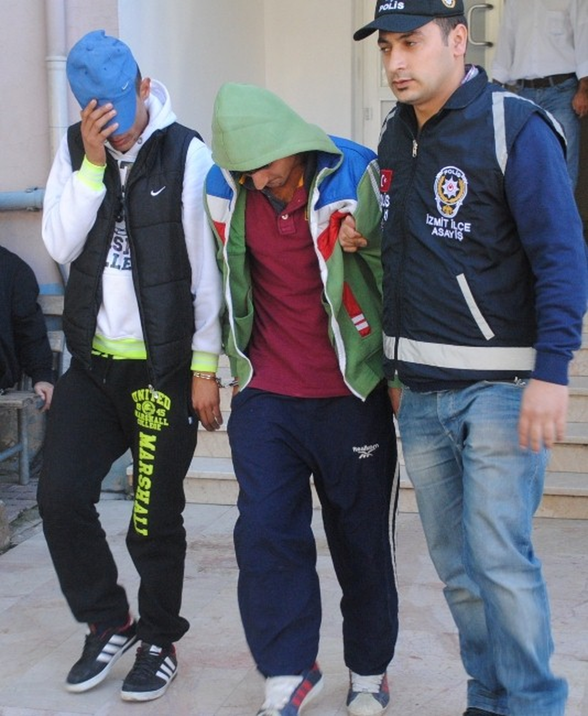 Akü Hırsızları Polise Yakalandı