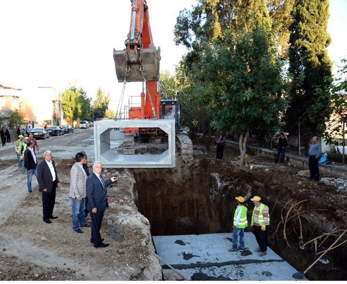Adana Başkan Vekili Ana Kolektör Çalışmasını Denetledi