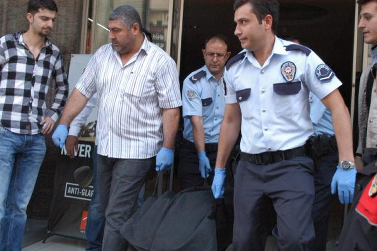 Akdeniz\'de Asansör Boşluğunda Erkek Cesedi Bulundu