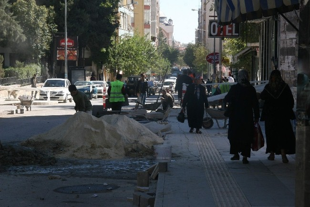 Kilis\'te Asfalt ve Kaldırım Çalışmaları Yeniden Başladı