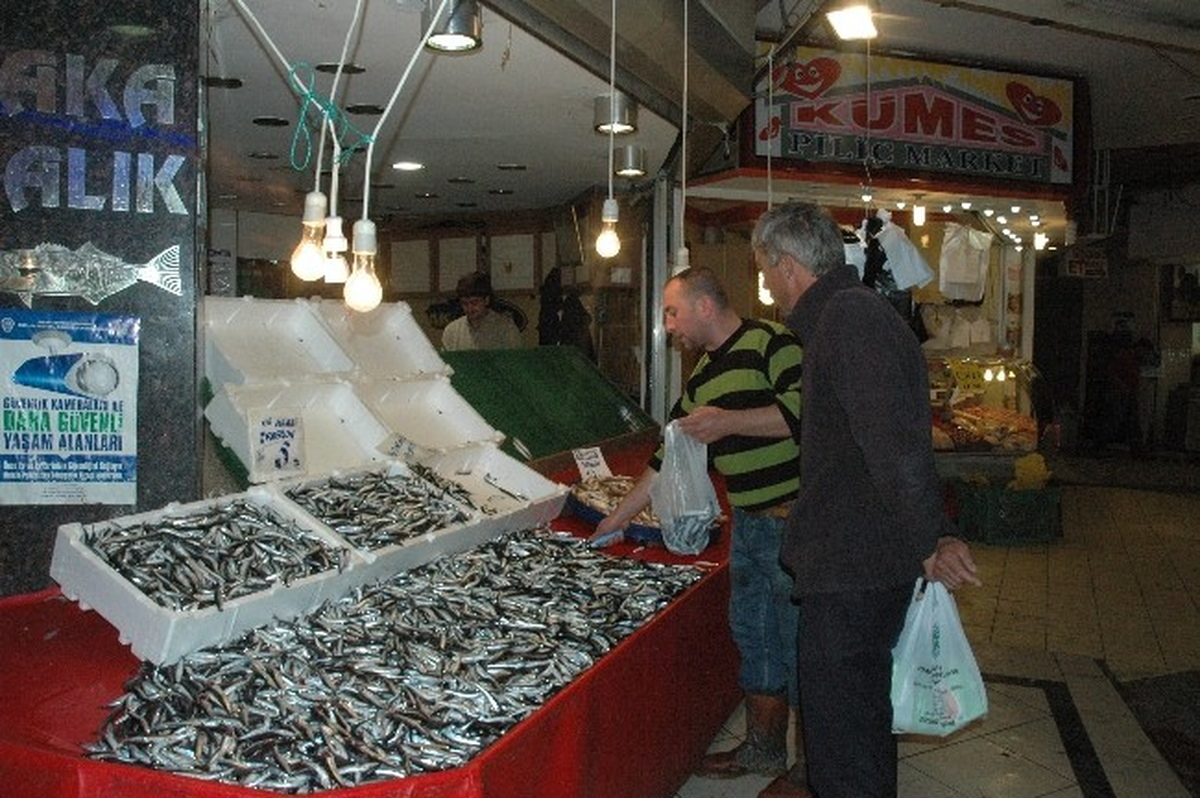 Balık Tezgahları Doldu Ama Alıcısı Yok