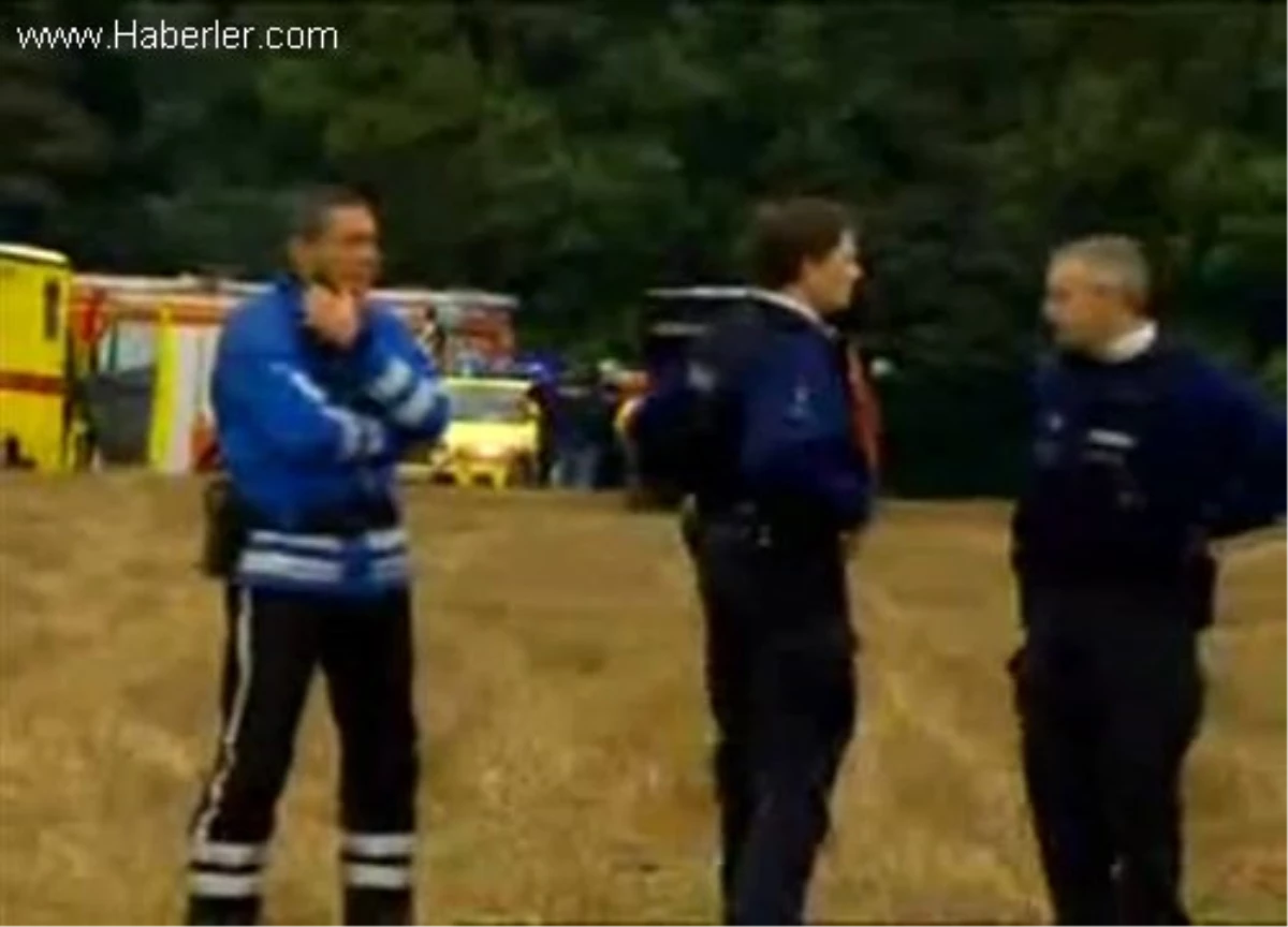 Belçika\'da Uçak Kazasında Ölen 10 Paraşütçü İçin Üzüntü