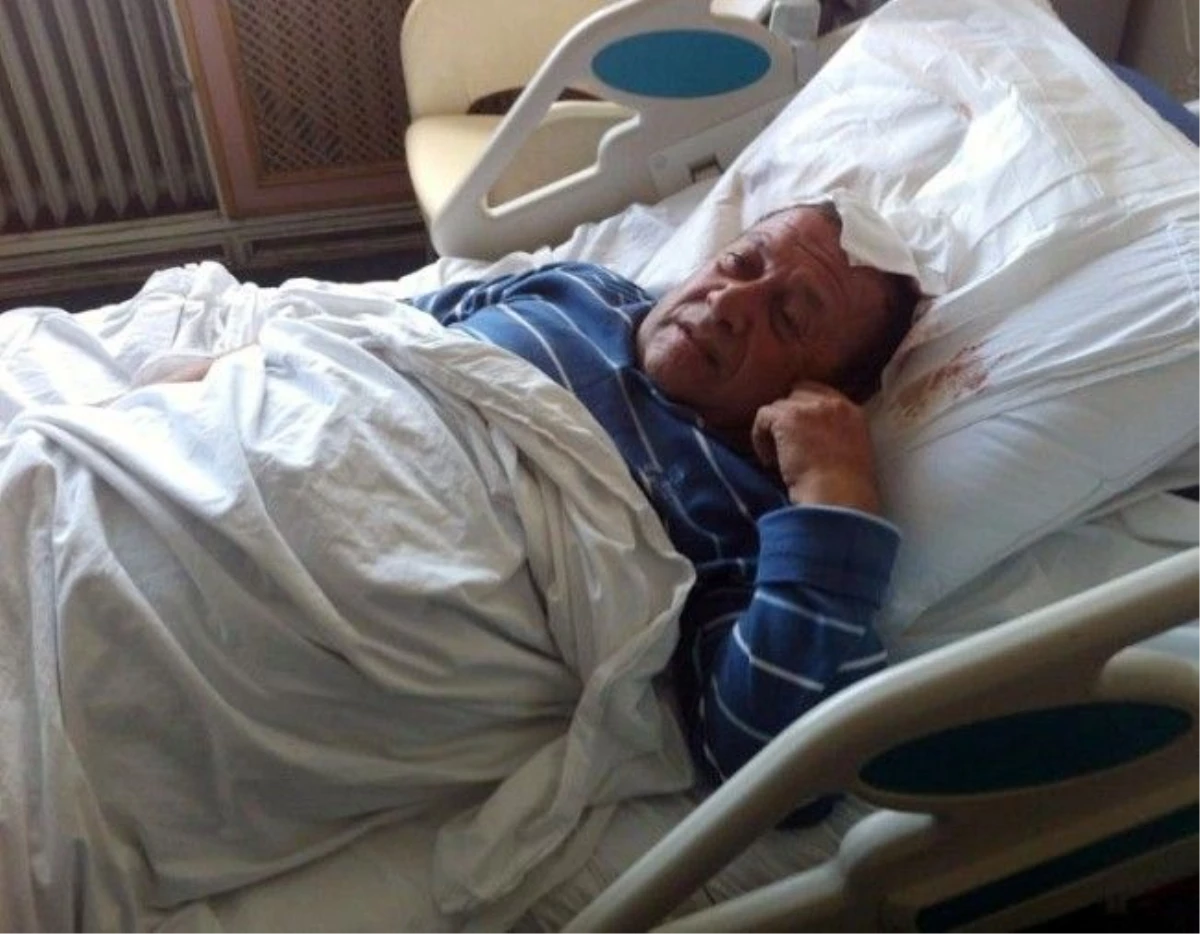 Beyoğlu\'nda Bir Kişinin Başına Taş Düşmesi Sonucu Yaralanması