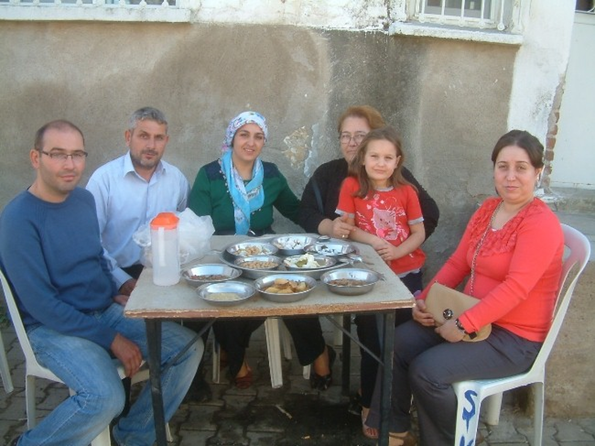 Burhaniye\'de Düğün Yemeklerinde Çeşit Bolluğu