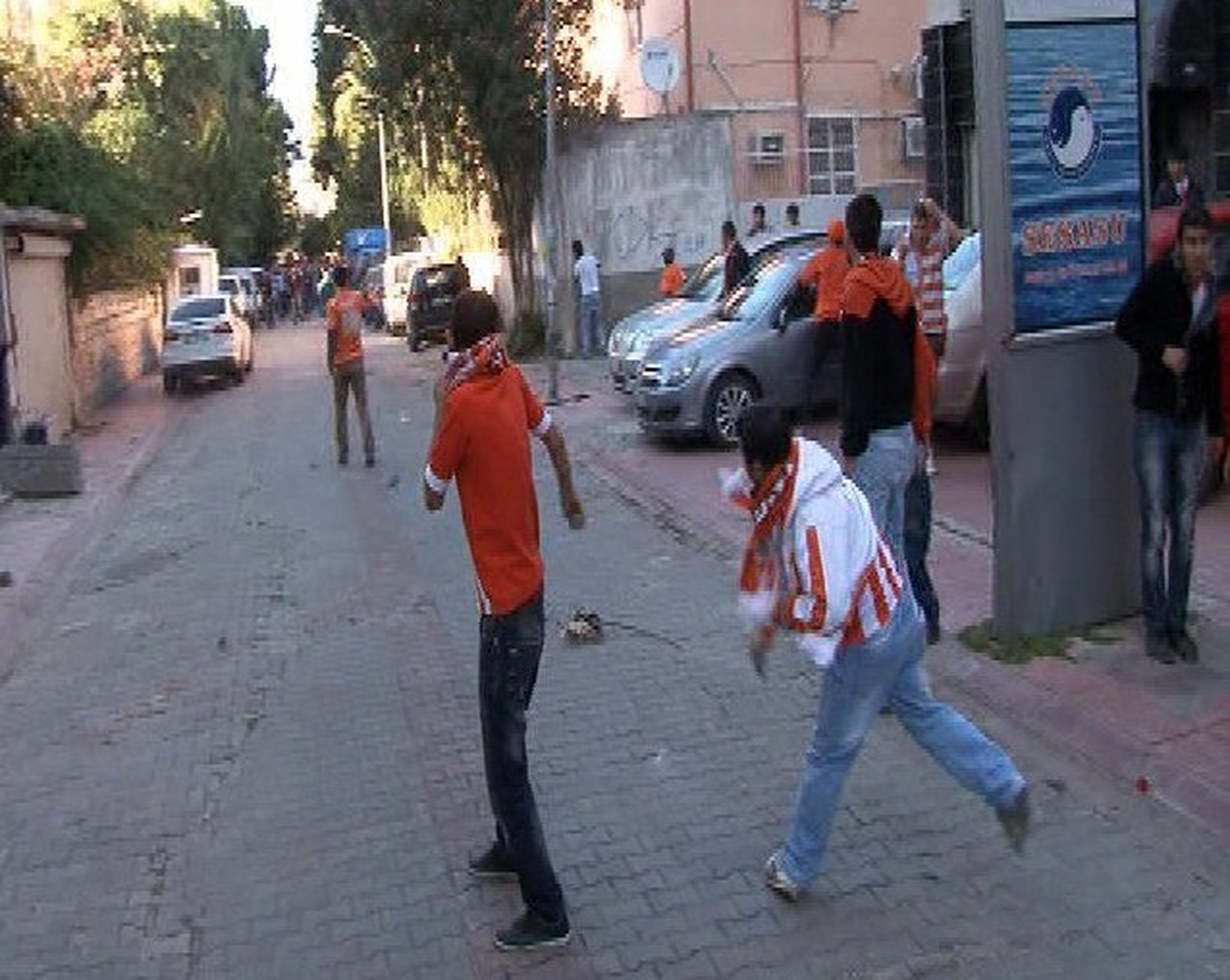 Derbide Olay Çıkaran 47 Taraftar 1 Yıl Maçlara Giremeyecek