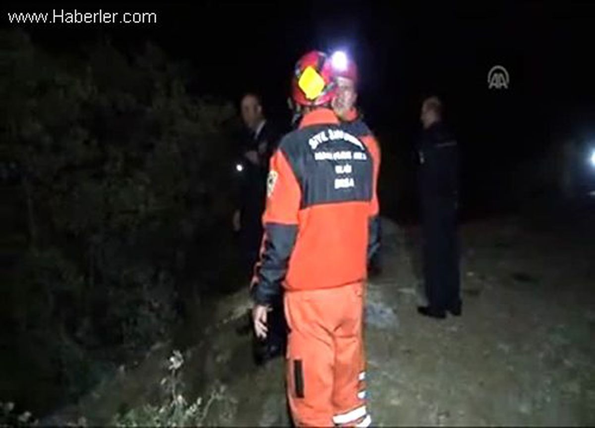 Dere yatağına düşen genci kurtarma operasyonu
