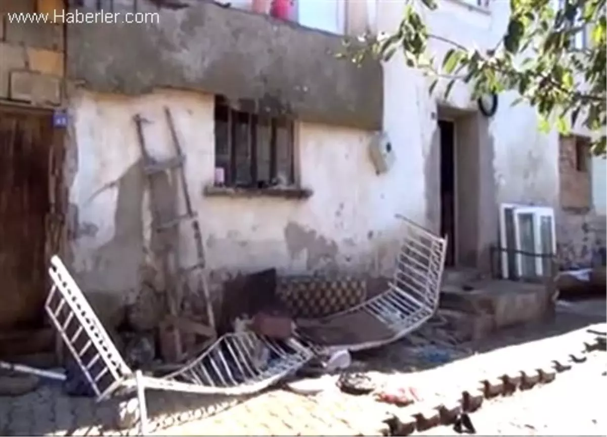 Düğünde çöken balkon Gelin ve kayınpeder