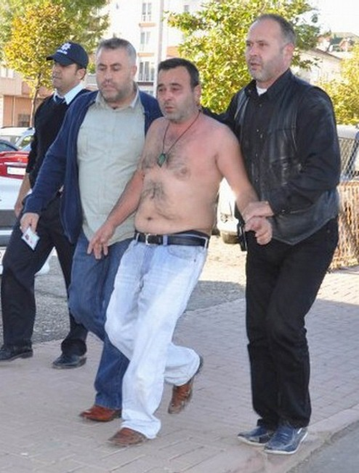 Emniyet Önünde Kendini Yakan Şahıs Öldü