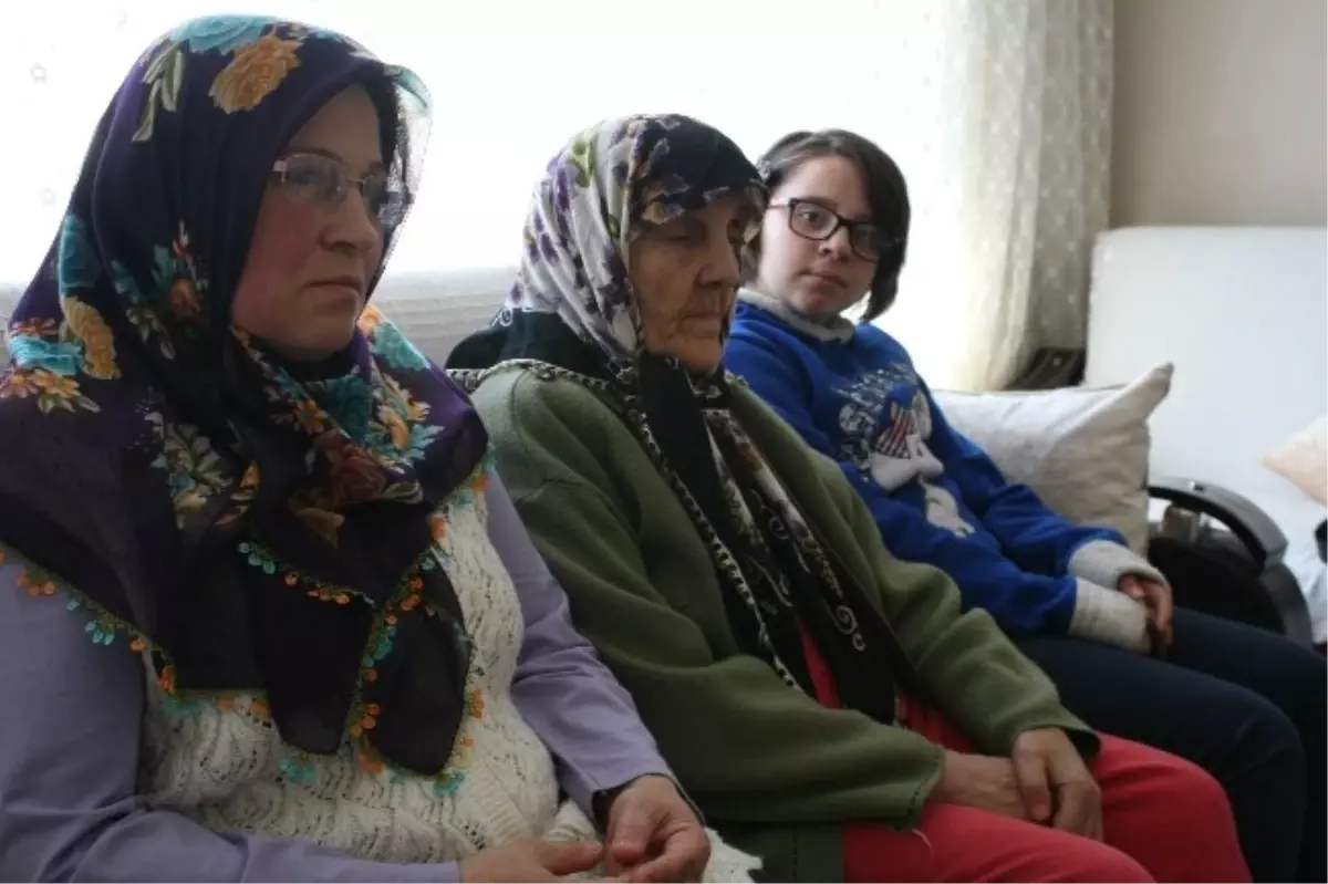 Eşi Ölmesine Rağmen, 16 Yıldır Kaynanasına Bakıyor