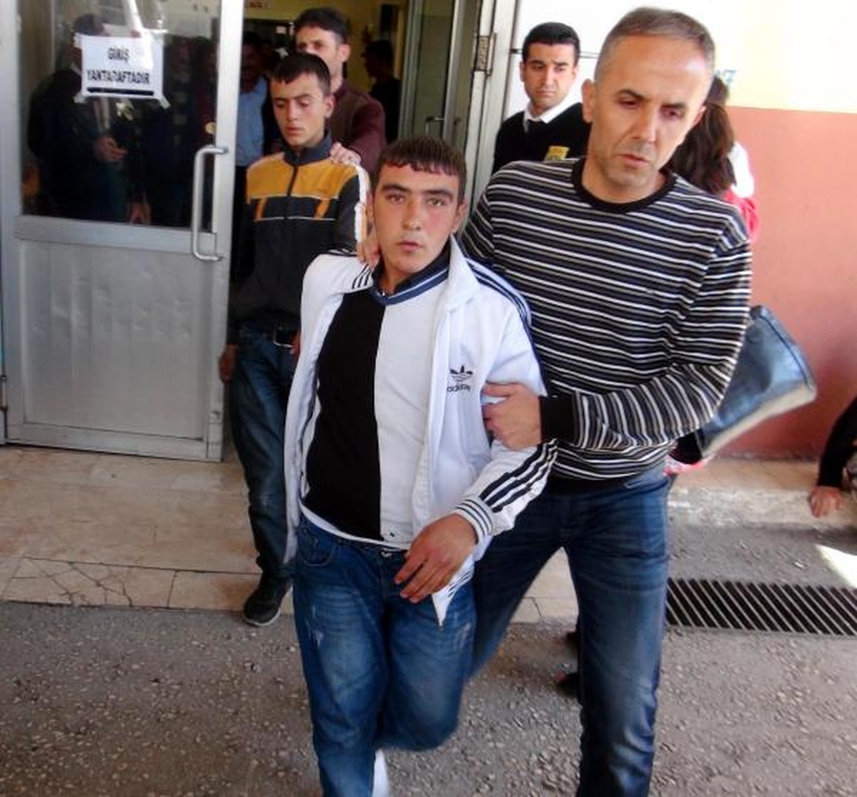 Gaziantep\'te Okuldan Hırsızlık İddiasına 4 Gözaltı