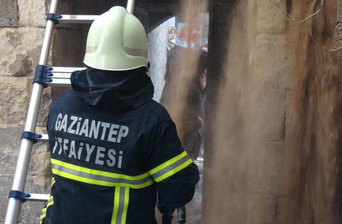 Gaziantep\'te Tek Katlı Ev Yandı