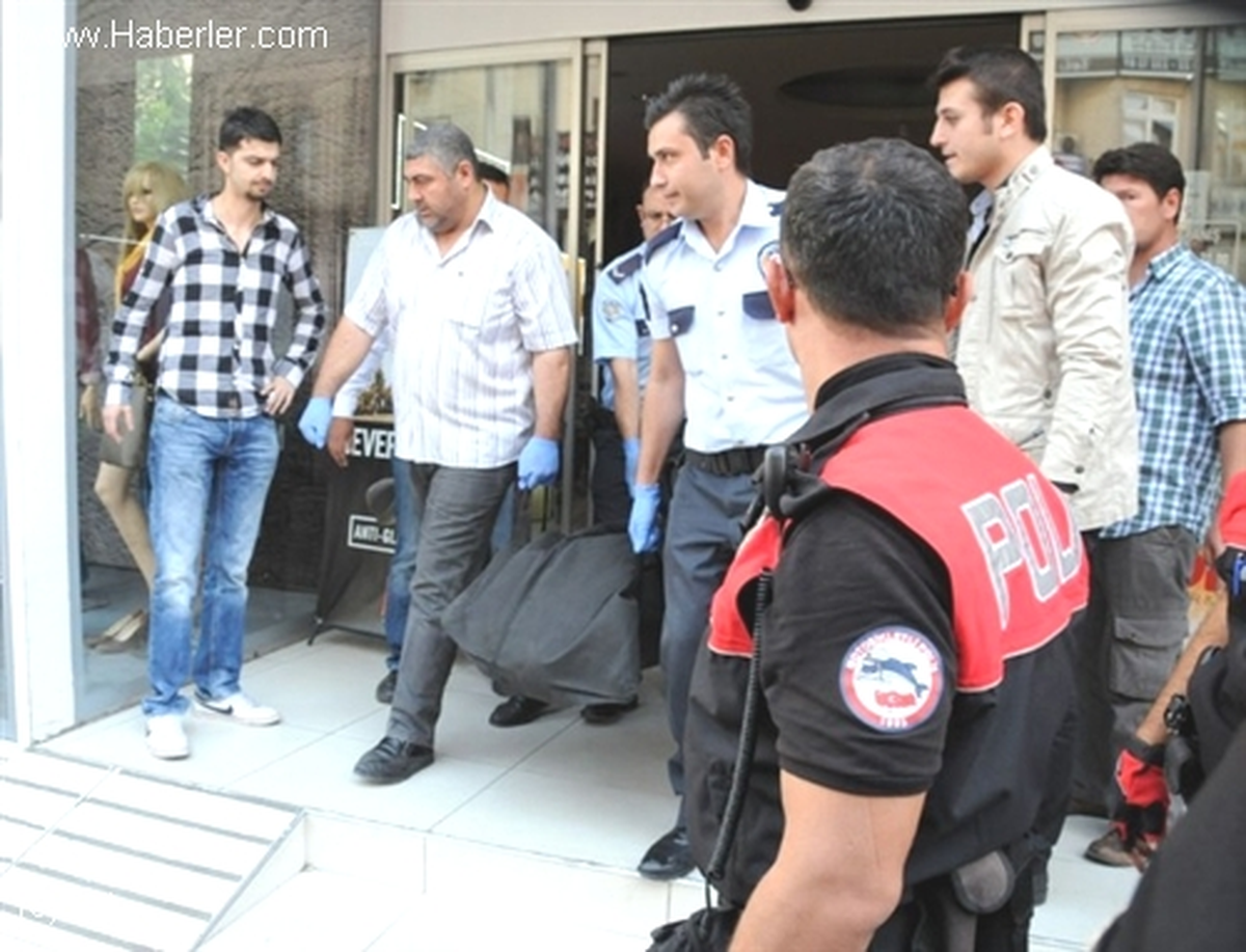 Mersin\'de Giyim Mağazasında Ceset Bulundu
