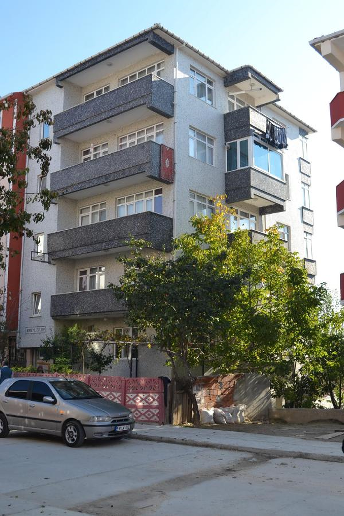 Güvercinlere Yem Verirken Canından Oldu