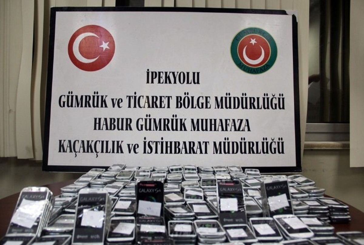 Habur\'da 270 Adet Kaçak Cep Telefonu Ele Geçirildi