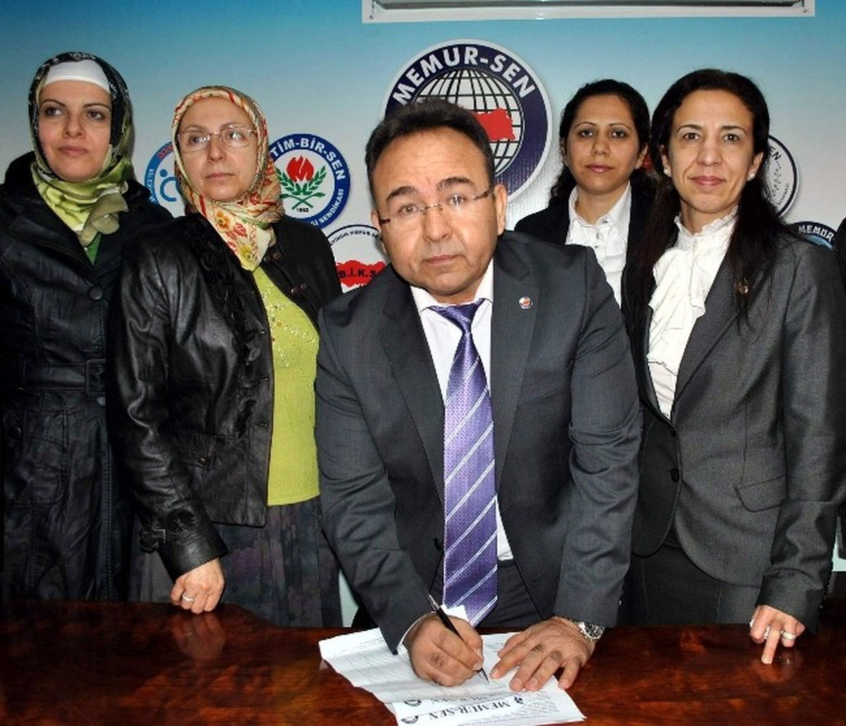 Karaer; "Demokratikleşmenin Önündeki Prangalar Bir Bir Kırılıyor"