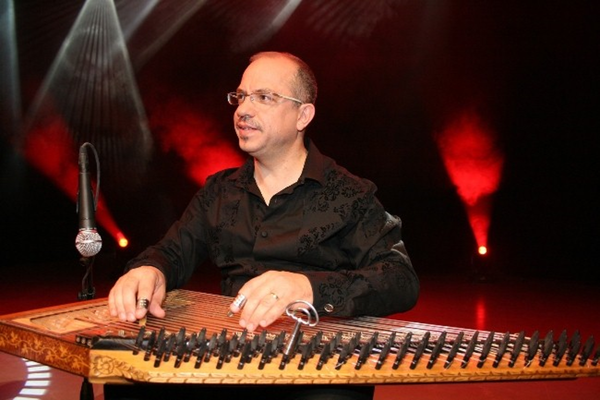 Kepez\'de Göksel Baktagir ve Komşu Grubu Konseri