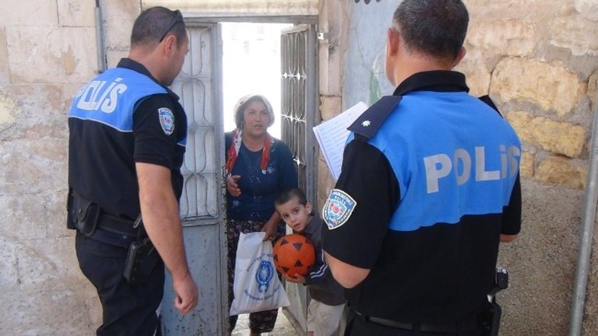 Kilis Polisi Kurban Bayramı\'nda Et Dağıttı