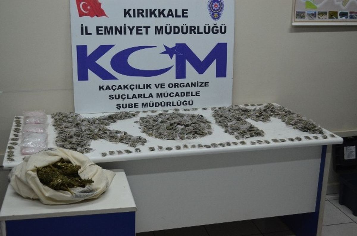 Kırıkale\'de Şüpheli Araçtan Esrar Çıktı