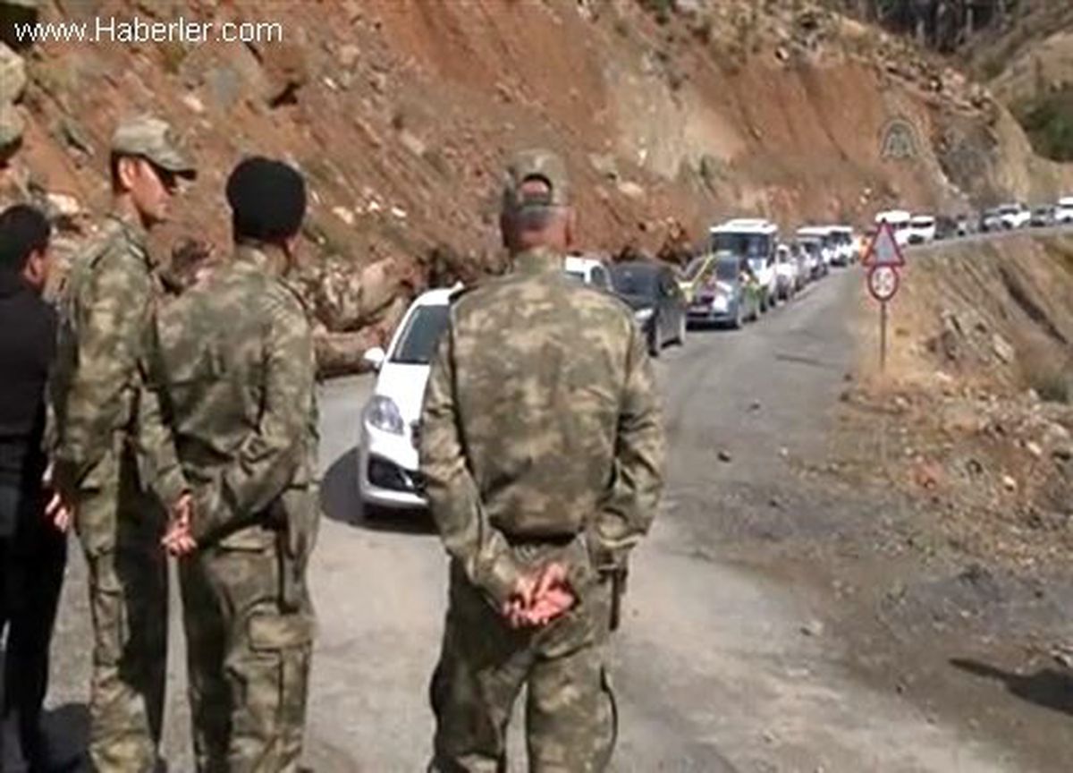 Komutanlardan düğünde sürpriz