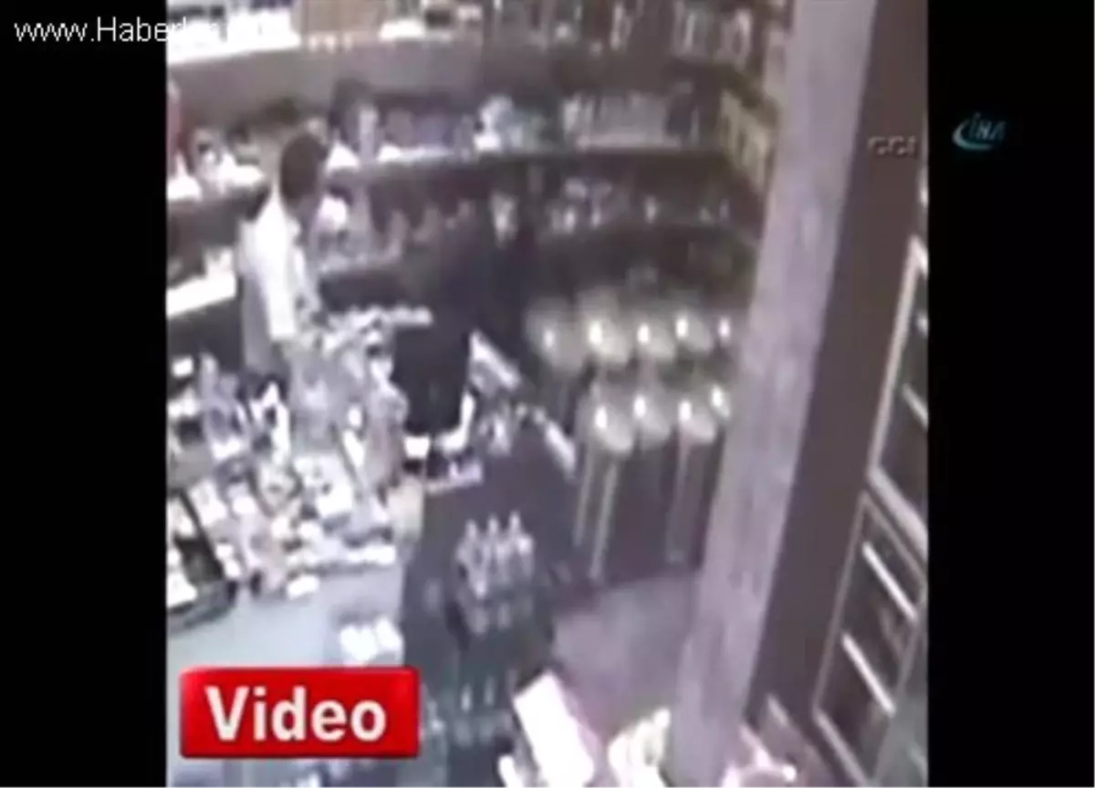 Market İçerisinde Bıçaklama Anı Kameralara Böyle Yansıdı