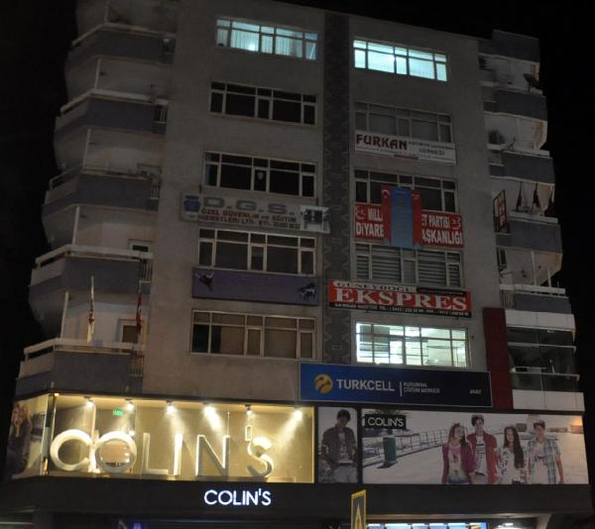 MHP Diyarbakır\'da İl Binasına Andımızı Astı