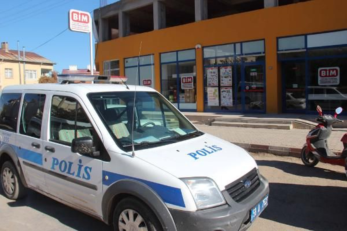 Müdürü Evinde Bağlayıp Mağazayı Soydular