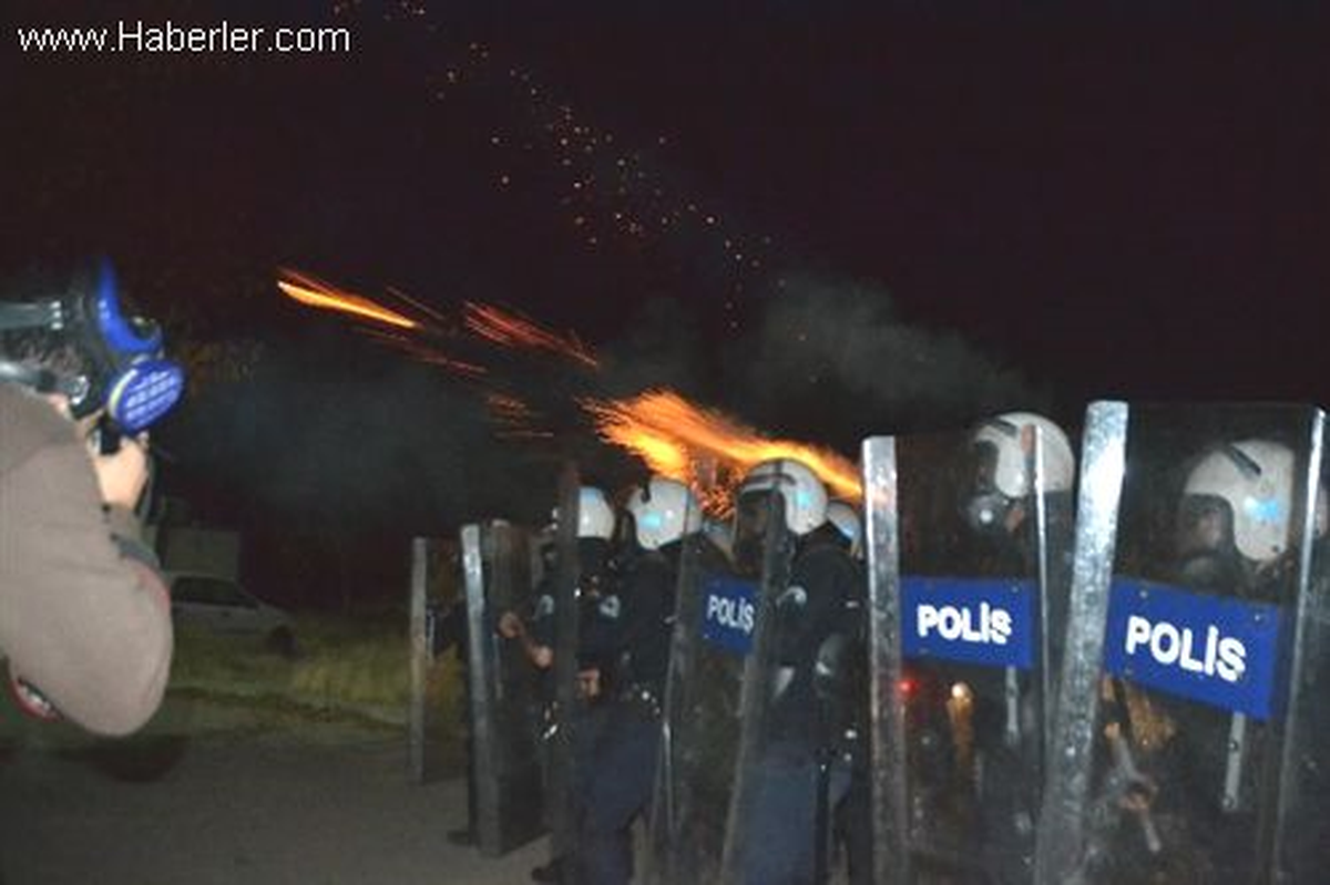 ODTÜ\'de Öğrencilerle Polis Arasında Arbede Yaşandı
