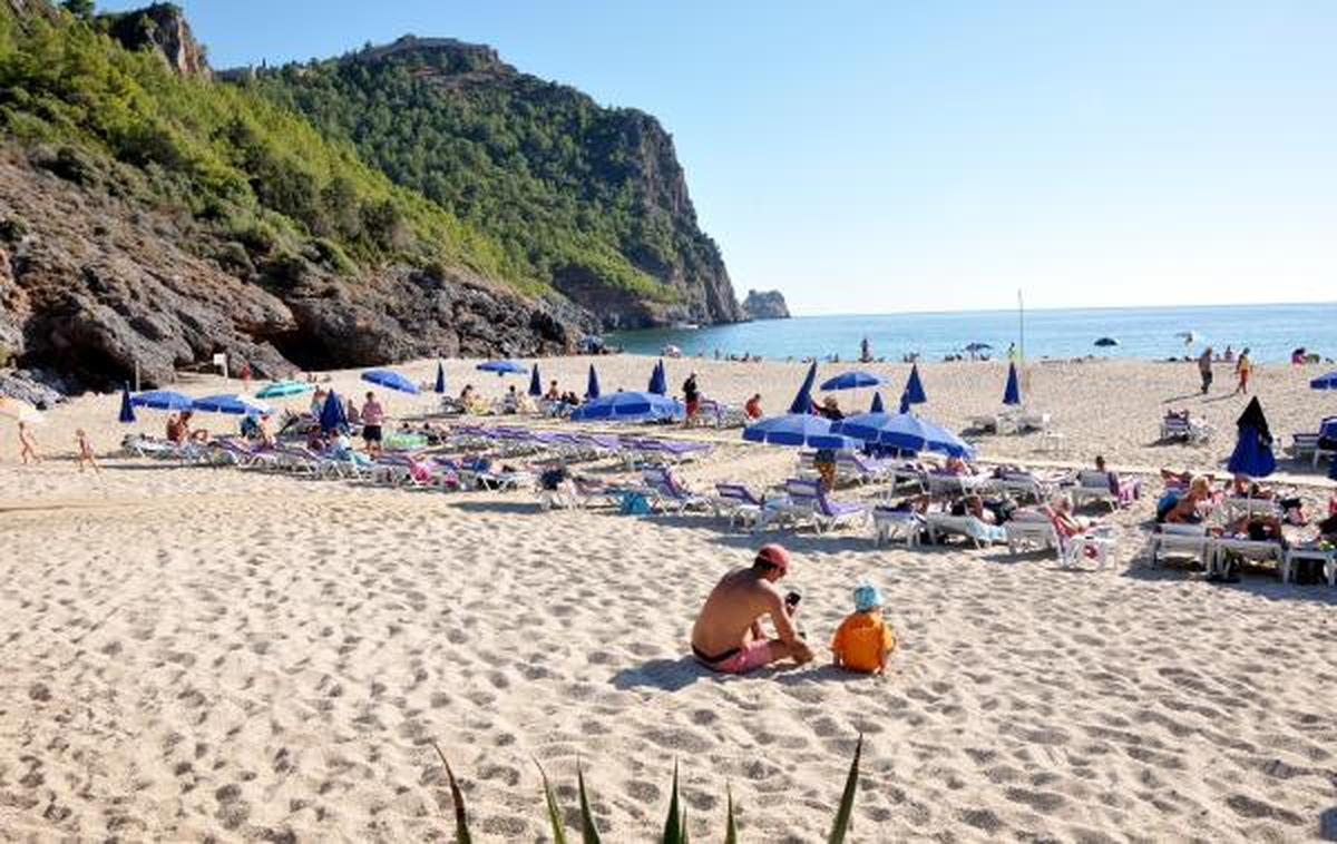 Alanya\'da Deniz Çekildi