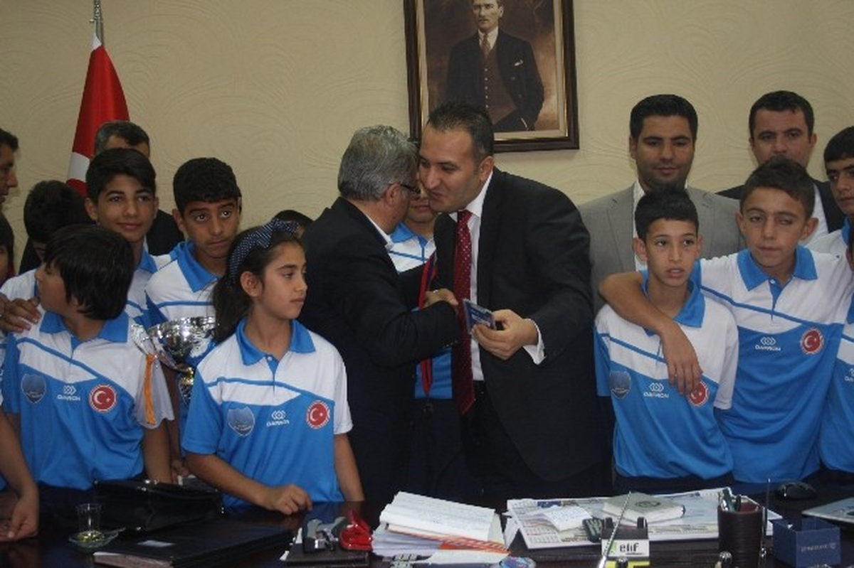 Şampiyonlardan Yıldız\'a Ziyaret