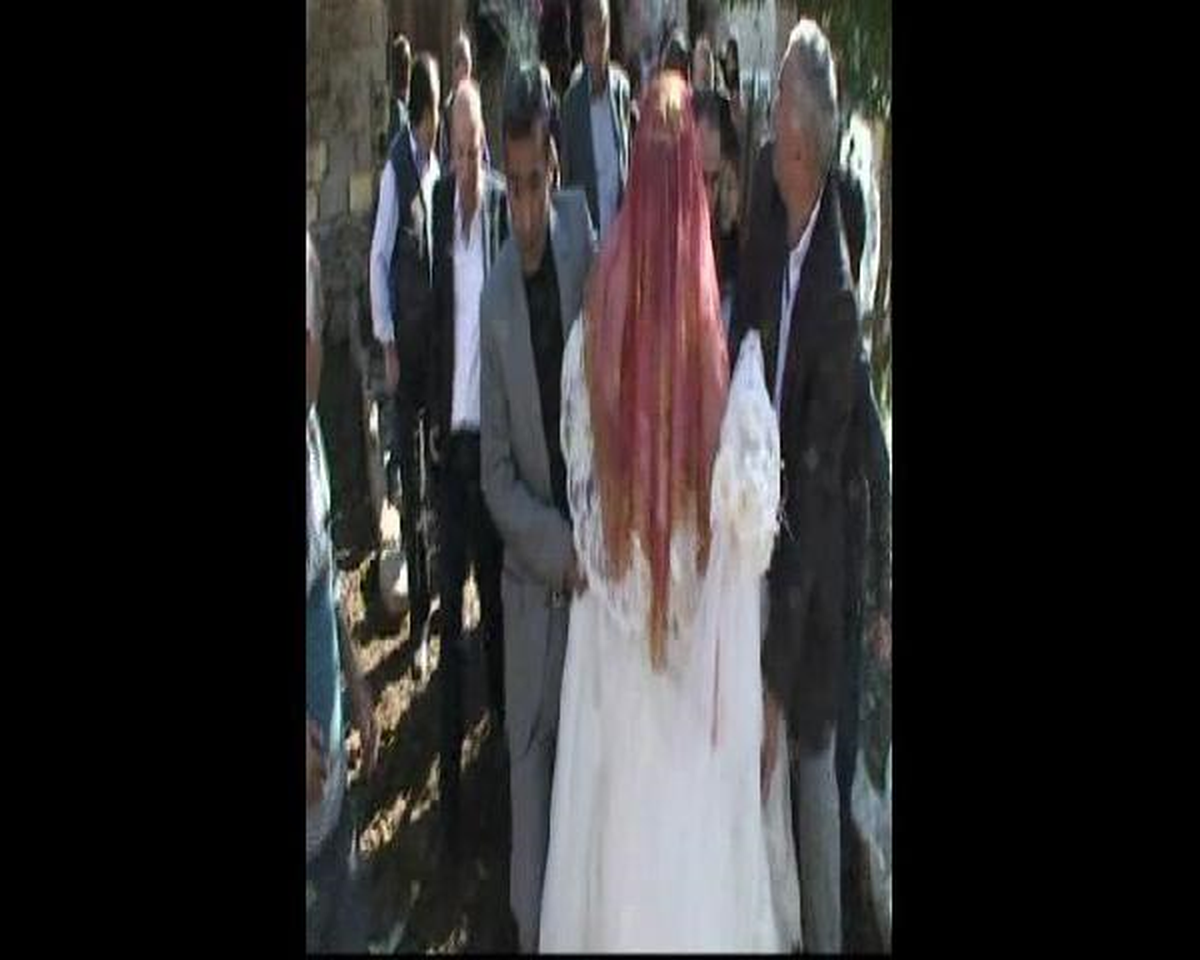 Simav\'da Balkon Çöktü: 12 Yaralı