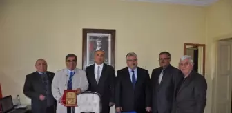 Sorgun Kaymakamı Kılıç'dan İş Adamı Ali Taşcı'ya Plaket