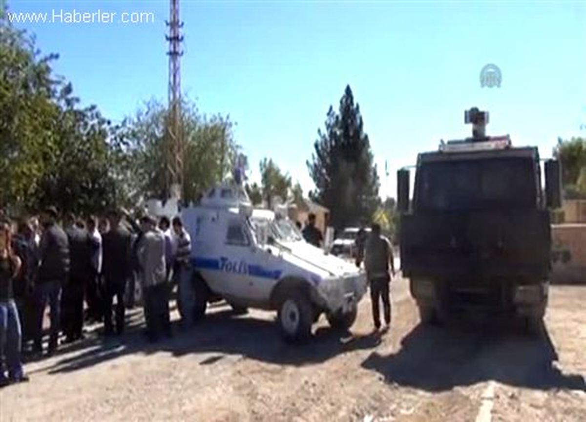 Suriye\'de intihar saldırısında hayatını kaybeden Karana\'nın cenazesinde gerginlik