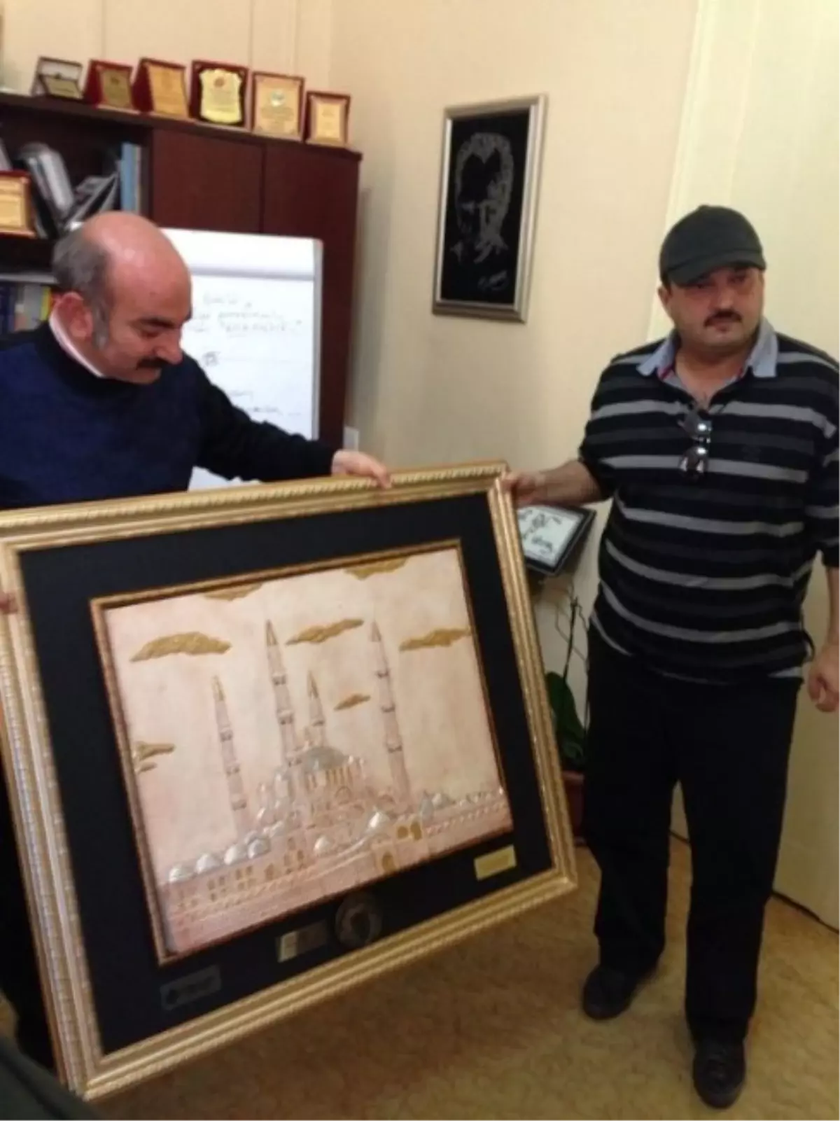 Suudi Prensi Atatürk\'ün Eşyalarını Dikkatle İnceledi