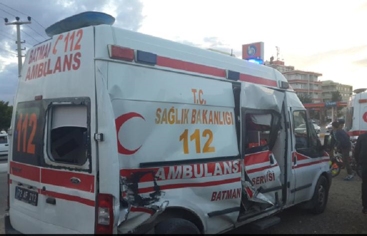 Tren Ambulansa Çaprtı