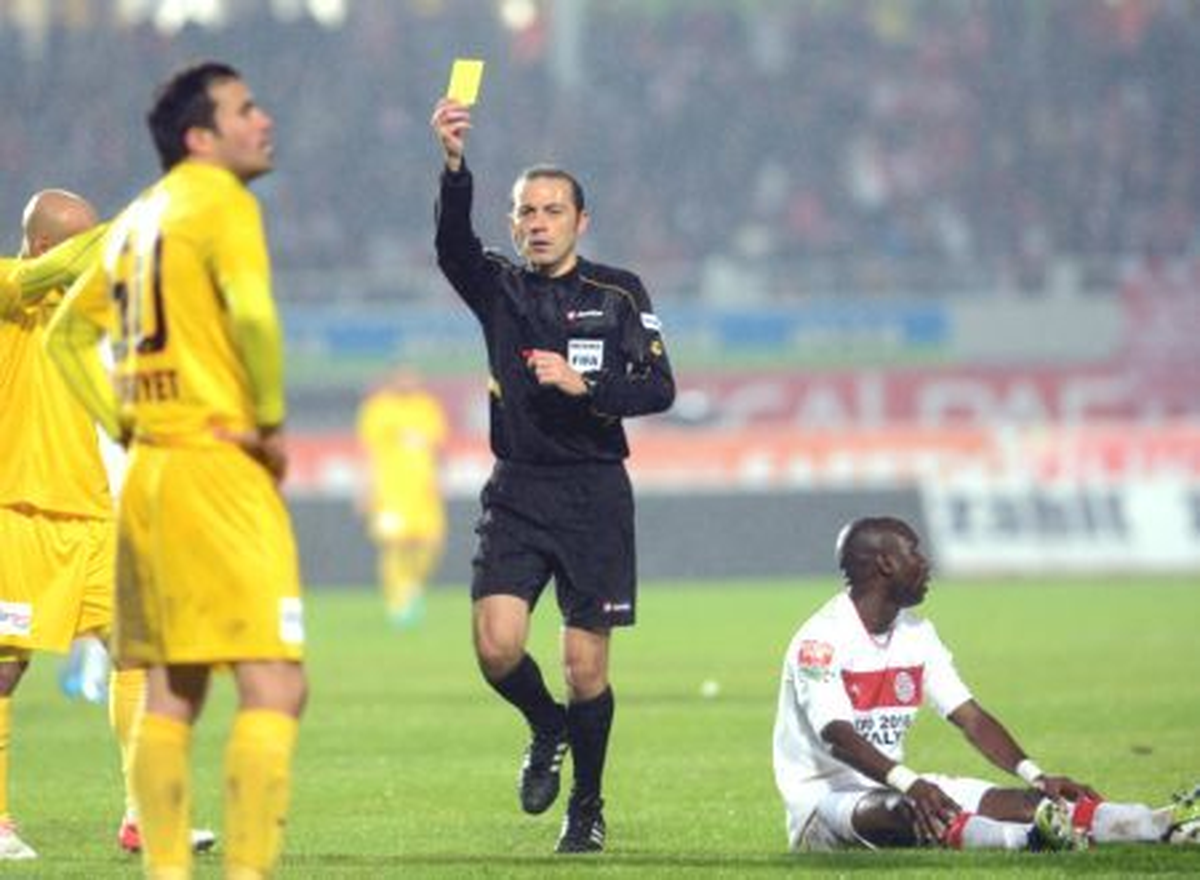UEFA\'dan Çakır\'a Yeni Görev