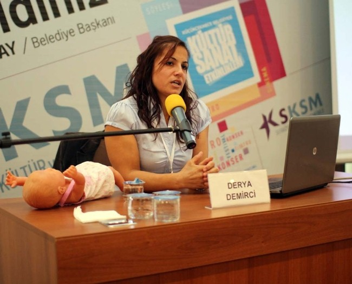 Yenidoğan Bebeğe Biberonla Değil, Kaşıkla Süt İçirin