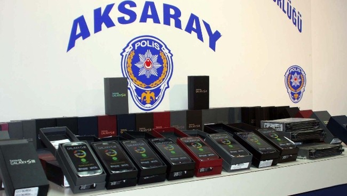 Yolcu Otobüsünde 200 Adet Kaçak Akıllı Telefon Ele Geçirildi