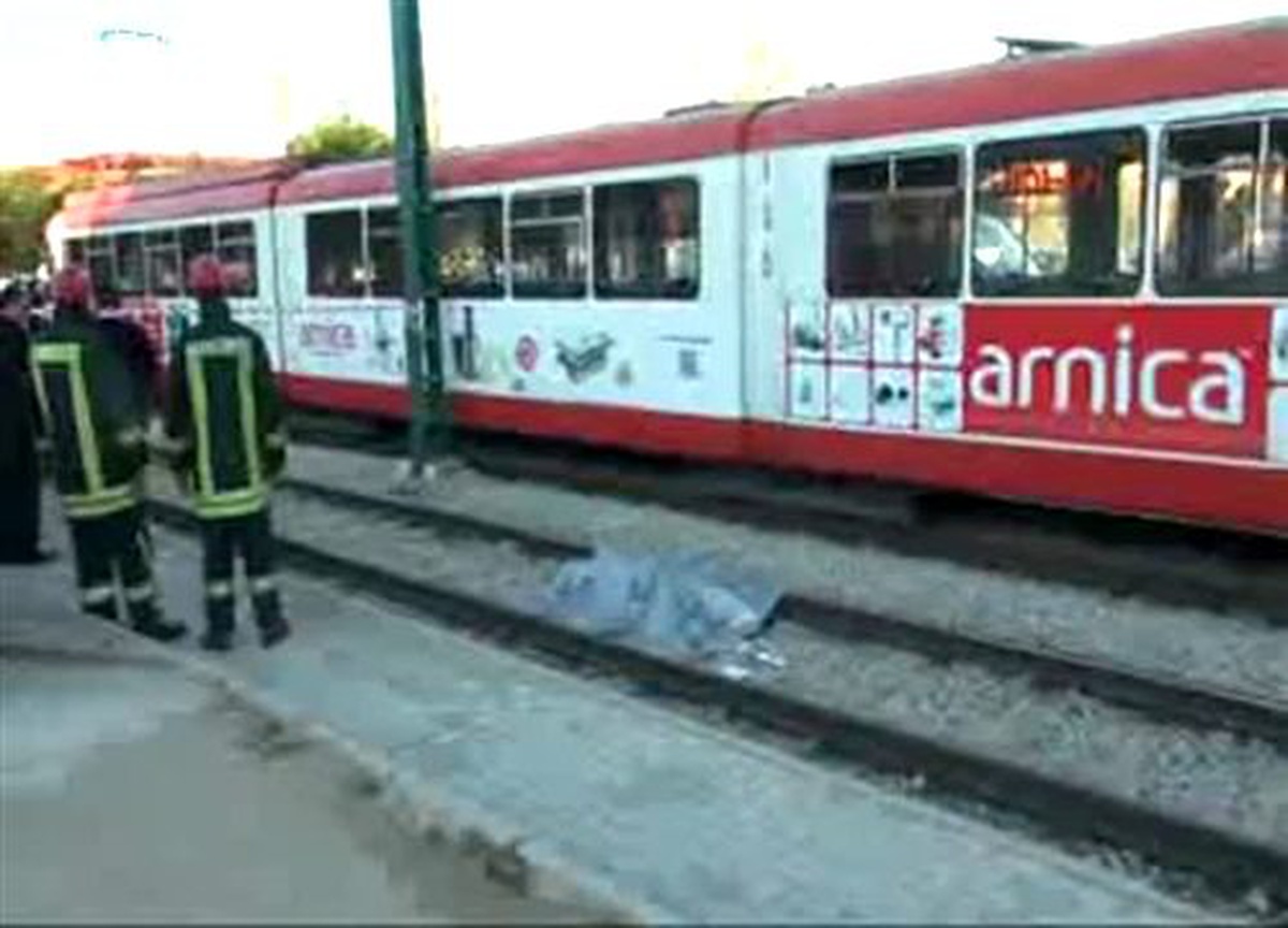 Konya\'da Yolun Karşısına Geçmek İsterken Tramvay Çarptı Öldü