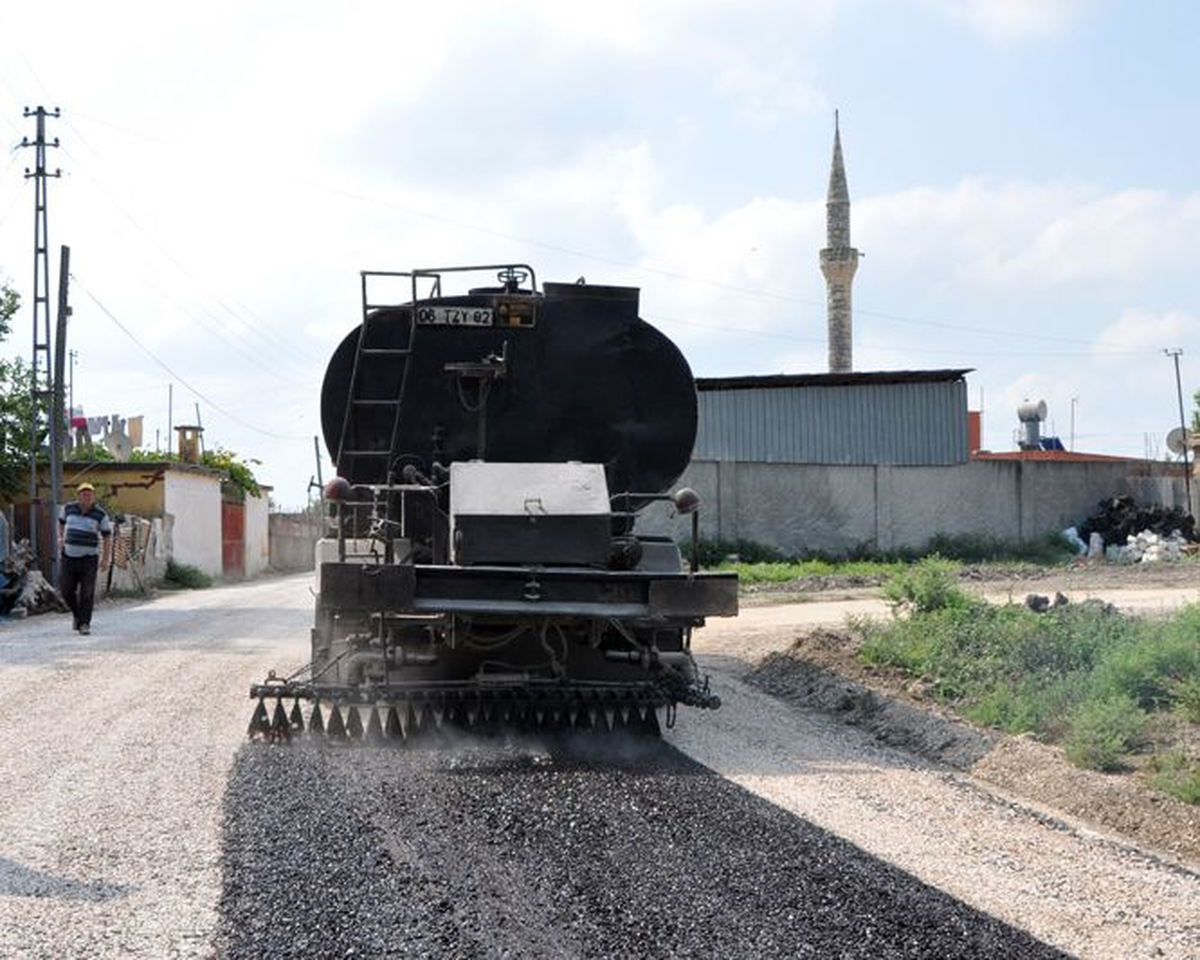 Yüreğir Belediyesi\'nin Yol Çalışması