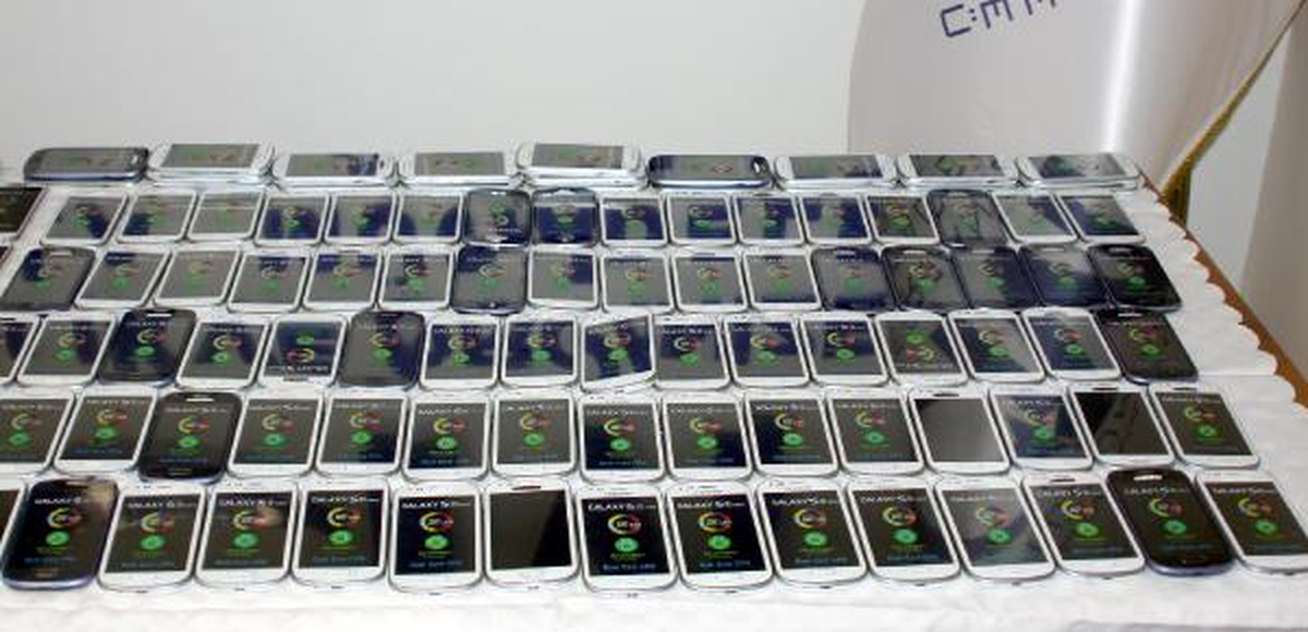 384 Adet Kaçak Cep Telefonuyla Yakalandı