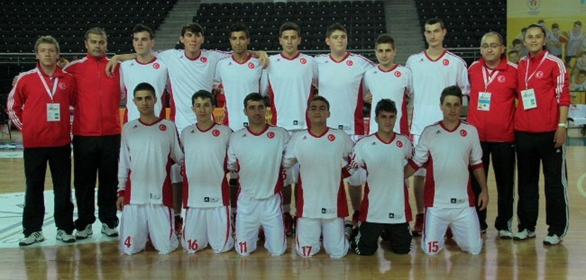 Türkiye Basketbolda, Polonya\'ya 50-42 Mağlup Oldu