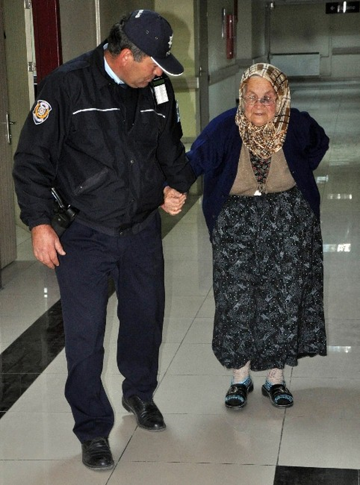 80 Yaşındaki Kadına Evlat Dayağı