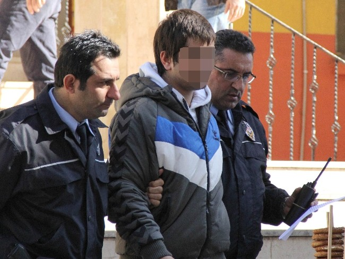 Samsun Adliyesinde Polise Saldıran Genç Gözaltına Alındı