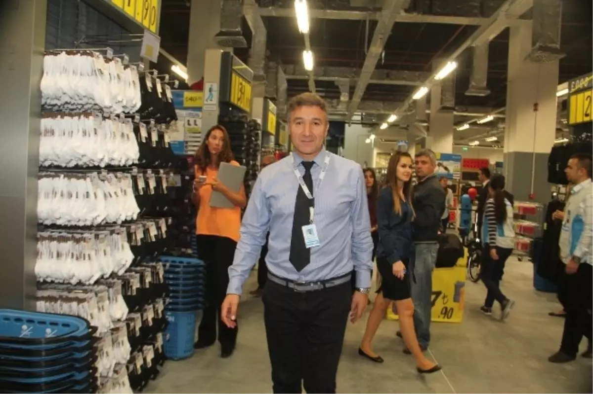 Akdeniz\'in En Büyük Spor Mağazası Açıldı