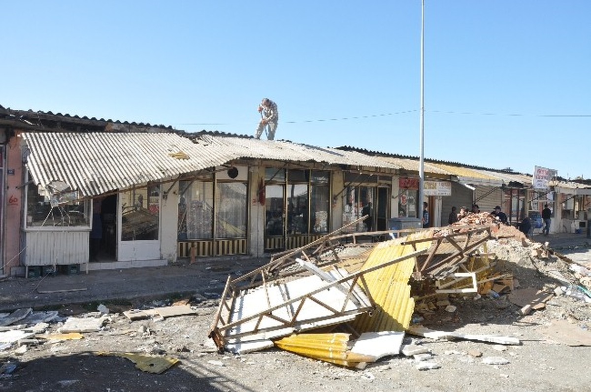 Alaplı Belediye Dükkanlarının Yıkımına Başlandı
