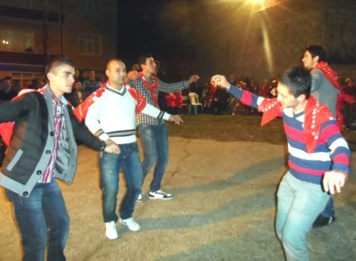 Alaplı\'da Asker Adayları Kına Yaktı