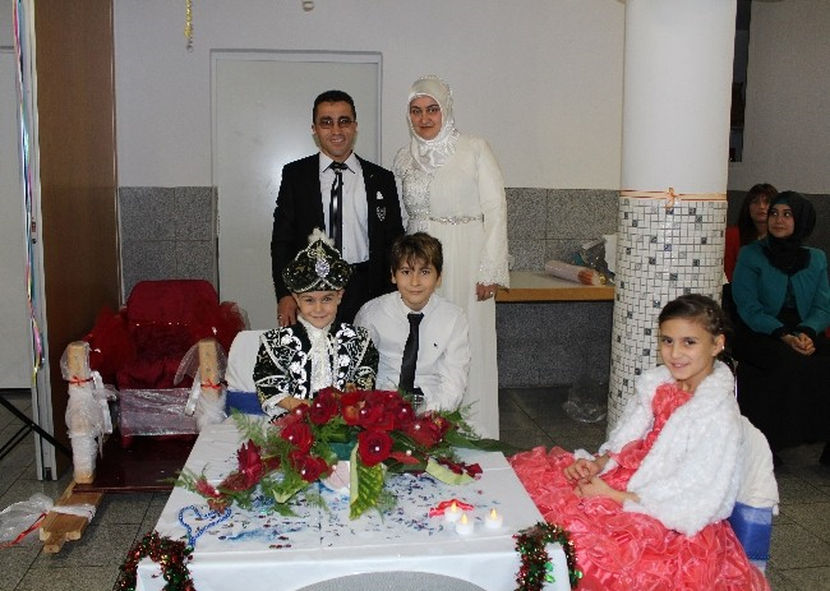 Almanya\'daki Türkler Geleneklerini Yaşatıyor
