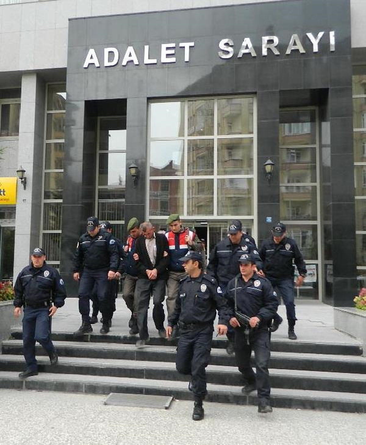 Arazi Kavgasında 4 Kişiyi Öldürdü, "Pişmanım Ama Tahrik Ediyorlardı" Dedi